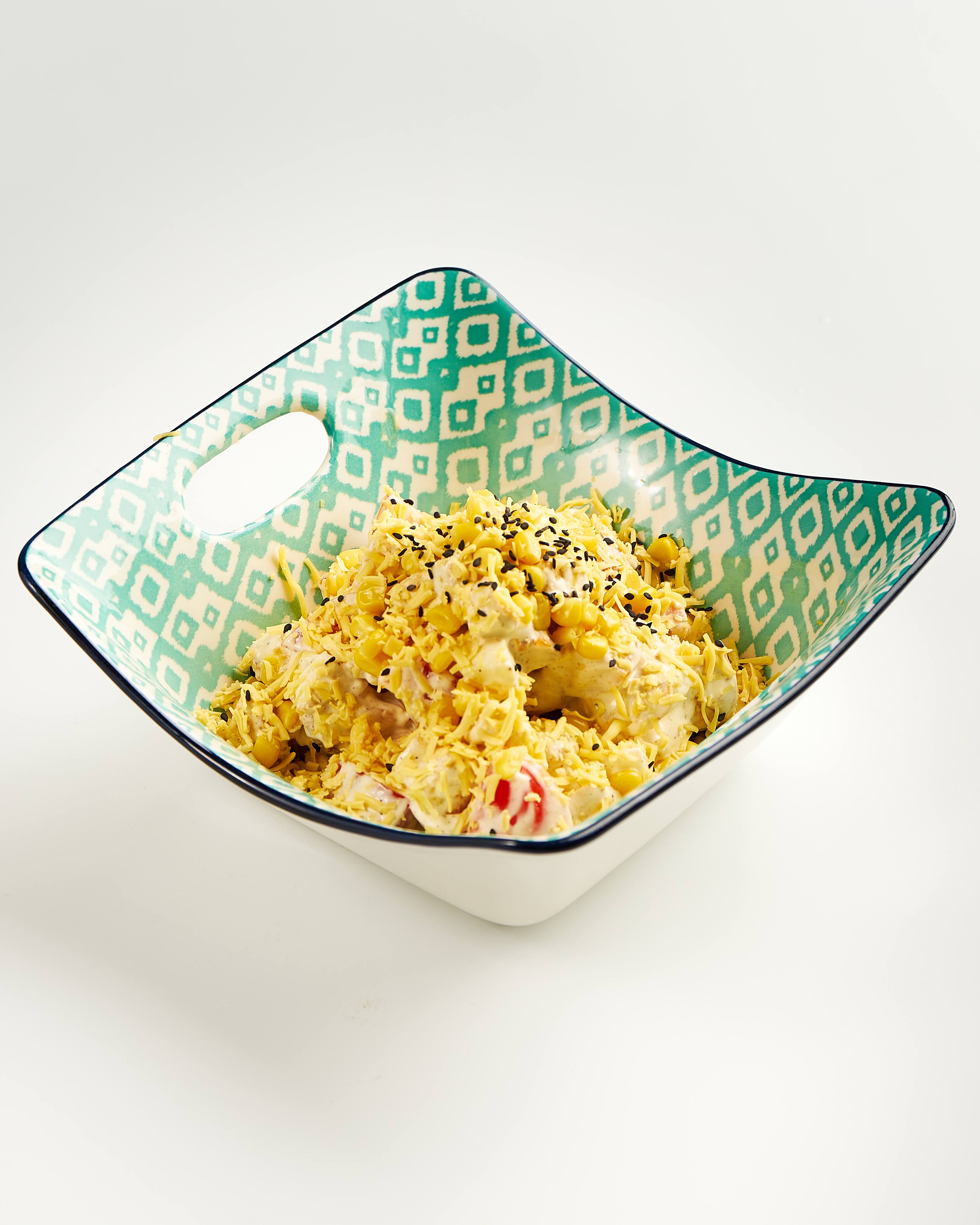 Сытный салат с курицей